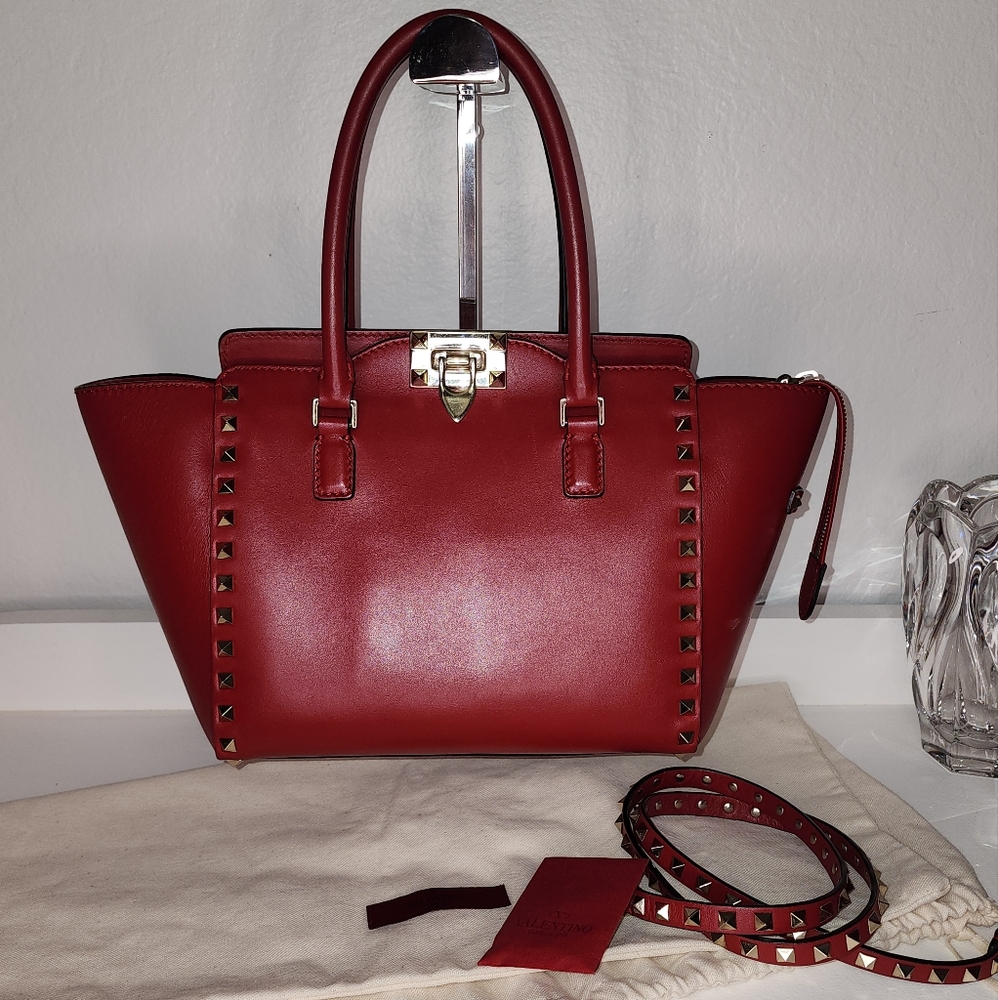 Red Hot Valentino Garavani Rockstud